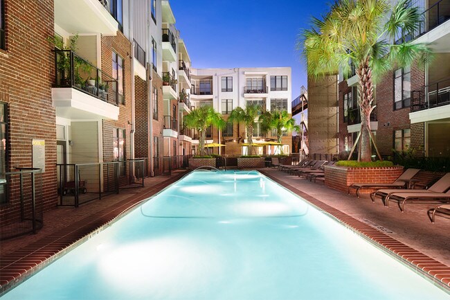 2125 Yale In The Heights Apartments Houston Tx Apartments Com