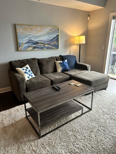 Foto del edificio - 1411 Rosewood Ave