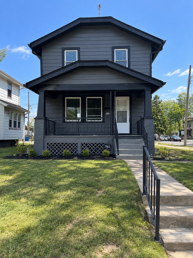 Building Photo - 961 E 15th Ave