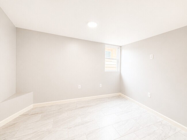 Building Photo - 204 S 74th 1/2 St