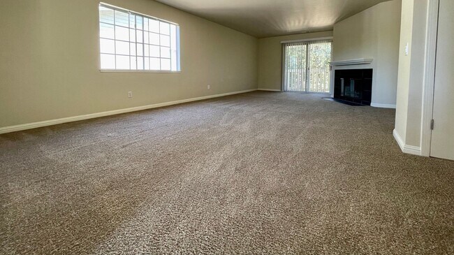 Building Photo - Welcome to this charming 2-bedroom, 1-bath...