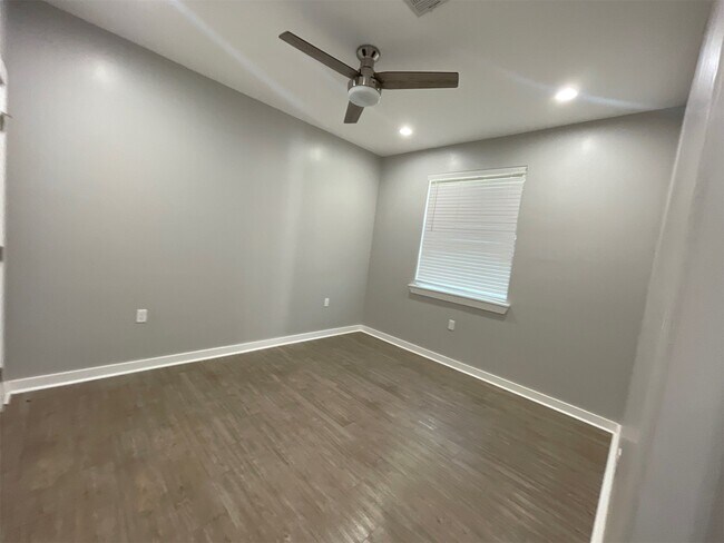 Foto del edificio - 430 Schmidt Rd