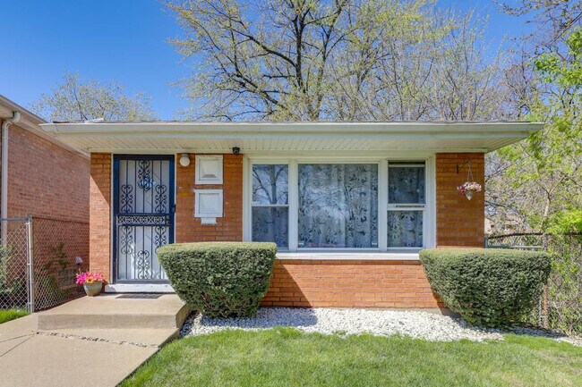 Building Photo - 544 E 92nd Pl