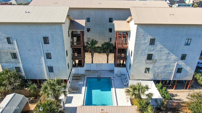 Building Photo - 4114 Holiday Dr