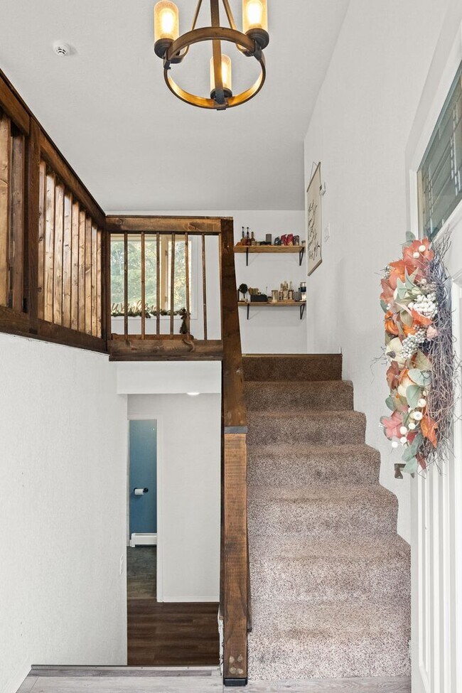Building Photo - SFH / 3 Bedroom / 1 Bathroom / 1 Car Garage