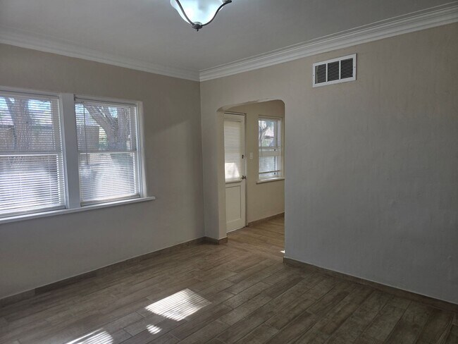 Foto del edificio - 529 W Church Ave