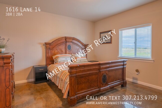 Foto del edificio - 3 bed 2 bath with garage