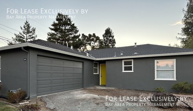 Building Photo - 3BR/1.5BA Home located on beautiful street...