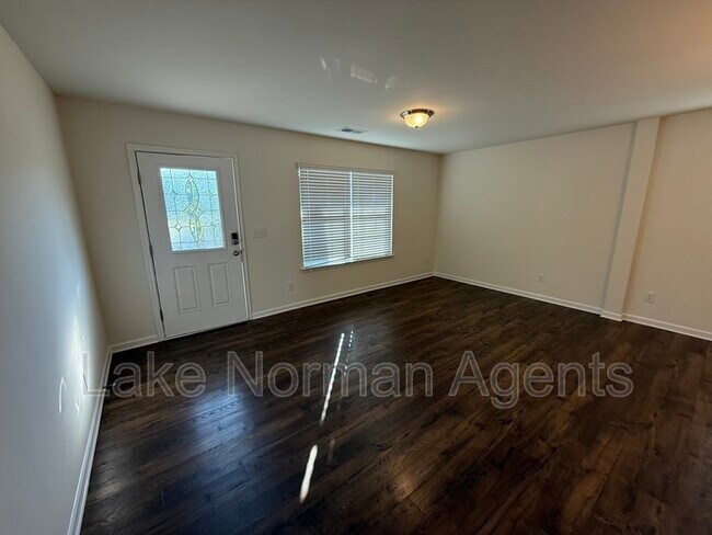 Building Photo - 9010 Harwood Knoll Dr