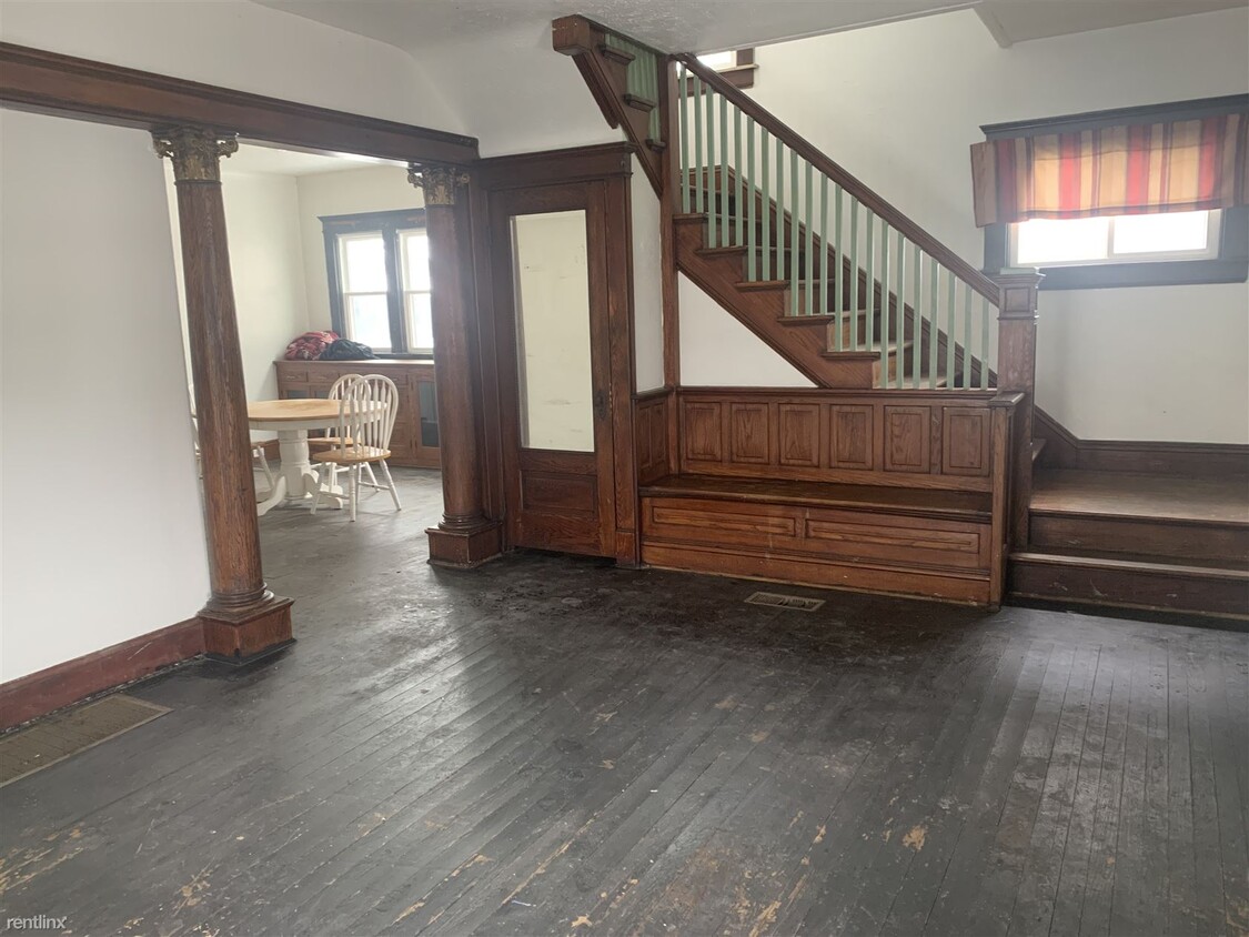 Primary Photo - 2 br, 1 bath Triplex - 1402 Miami St Apt 1