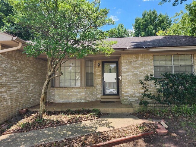 Foto del edificio - 1313 Whippoorwill Dr
