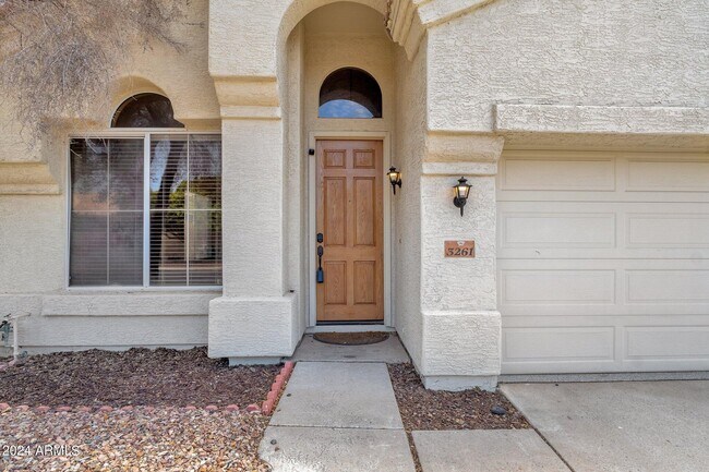 Building Photo - 3261 W Ross Dr