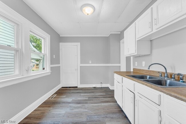 Building Photo - 13624 S Parkway Dr