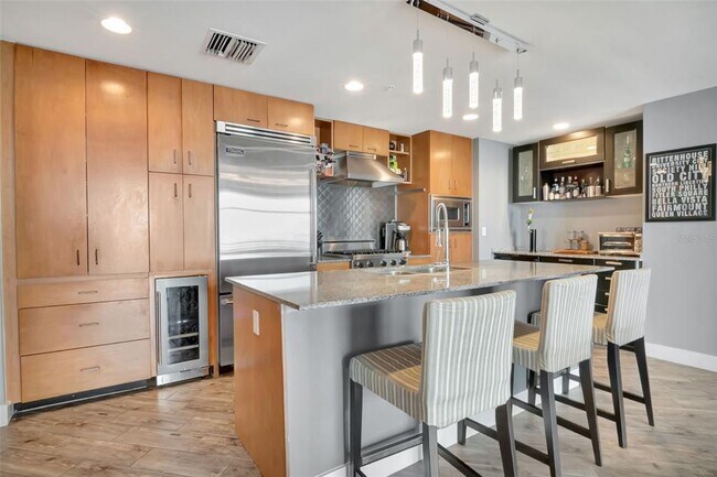 Foto del edificio - 1120 E Kennedy Blvd