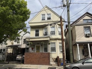 Building Photo - 280 S 6th St