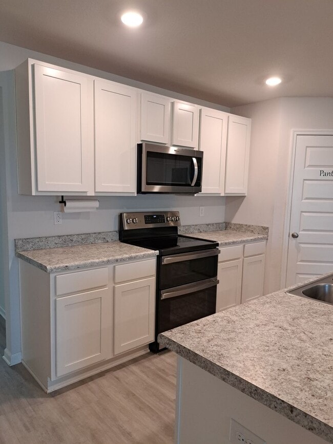 Building Photo - 6541 Slabinski Ln