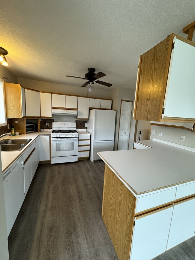 Photo du bâtiment - 1801 Pottery Rd