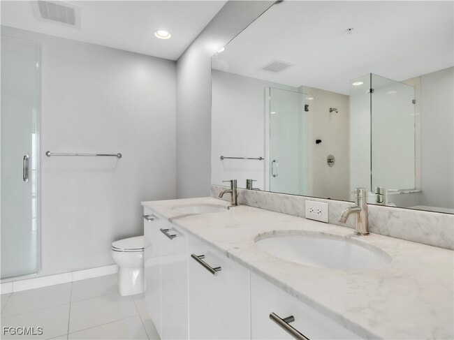 Foto del edificio - 3000 Oasis Grand Blvd