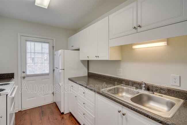 Building Photo - 2905 Arrowhead Dr