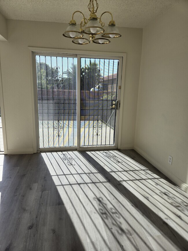 Foto del edificio - 300 Brookside Ln