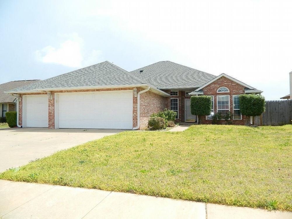 Primary Photo - Fabulous 3 bed with office and safe room.