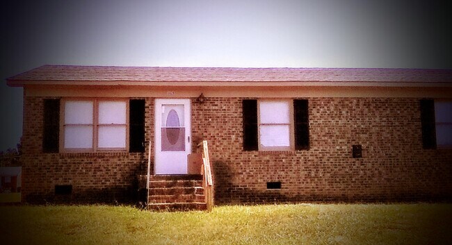 Building Photo - 3000 Drake Cir
