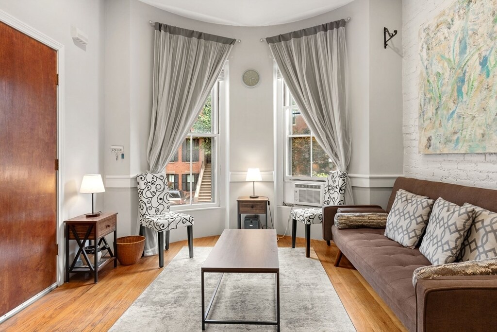 Primary Photo - 83 Appleton St