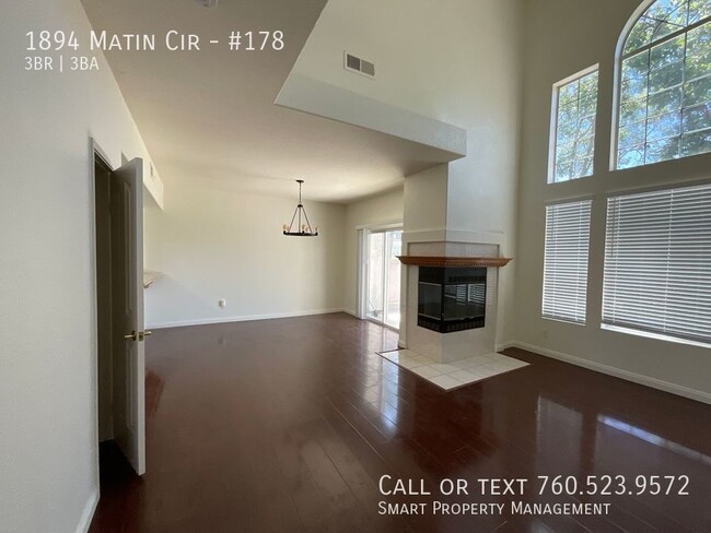 Building Photo - Upgraded Town Home 3BR/2.5BA  Great Locati...