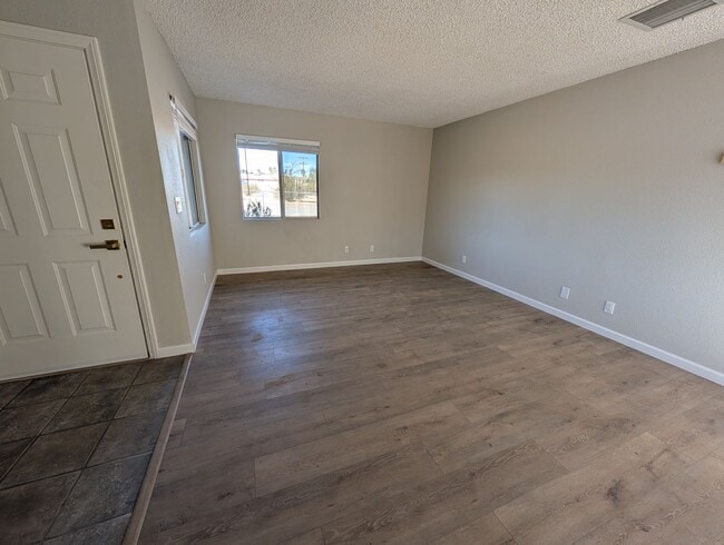 Building Photo - Perfect Family Home: 3-Bedroom, 2-Bath Gem