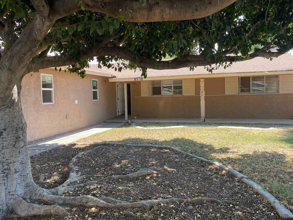 Primary Photo - 8570 Via Norte Dr