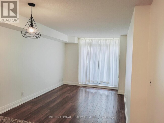 Building Photo - 217-1060 SHEPPARD Ave