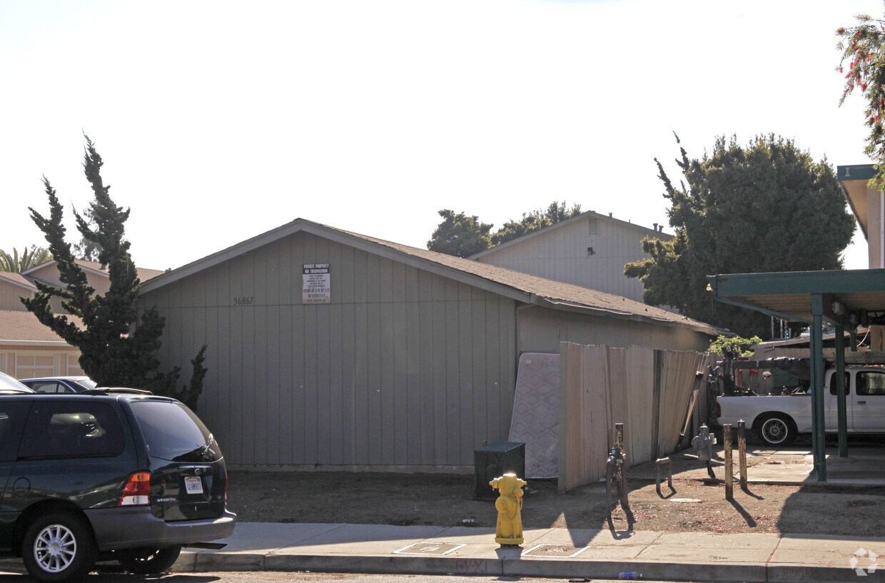 Building Photo - 36867 Sycamore St