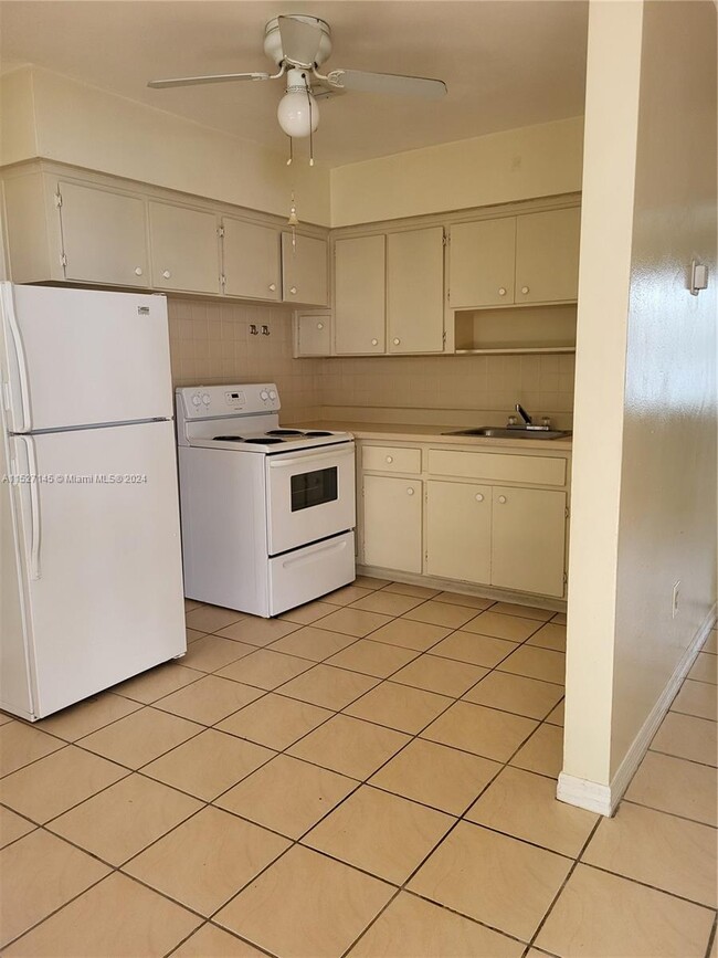 Foto del edificio - 16041 NE 19th Ct