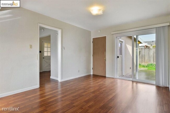 Foto del edificio - 3 br, 2 bath House - 42848 Peachwood St