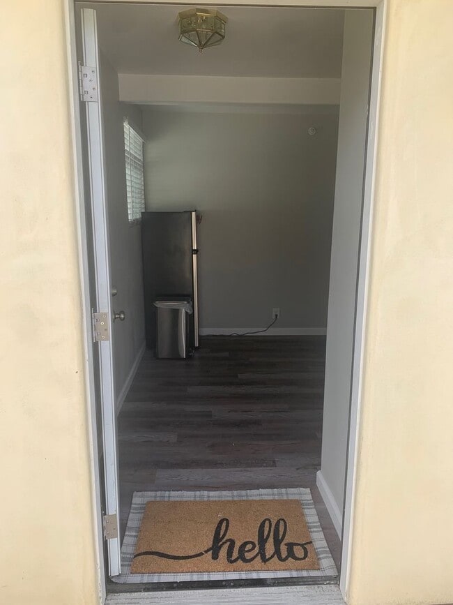 Building Photo - Furnished, Upstairs Apartment with 2 bedro...