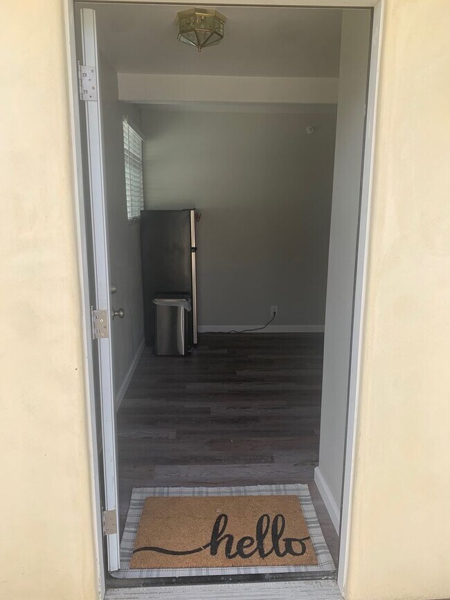 Foto del edificio - Furnished, Upstairs Apartment with 2 bedrooms and 1 bathroom. Utilities Included!!