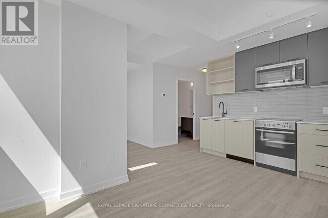 Photo du bâtiment - 2300 St Clair Ave W