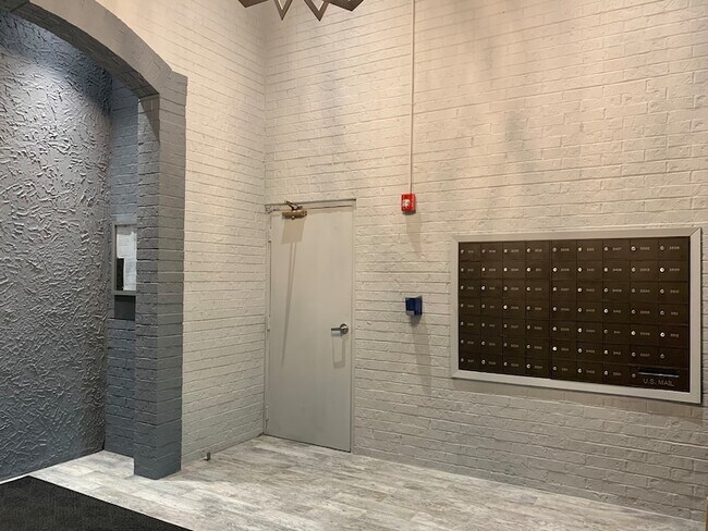 Foto del edificio - 350 Plum Creek Dr