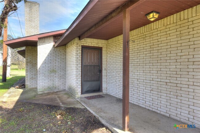 Foto del edificio - 818 Lois St