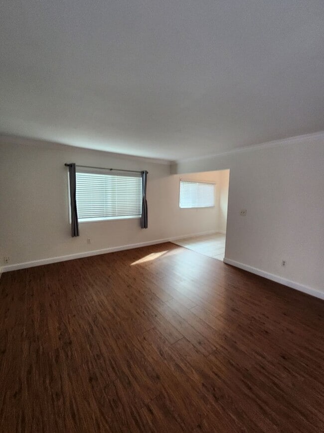 Building Photo - Remodeled 2 Bedroom Condo
