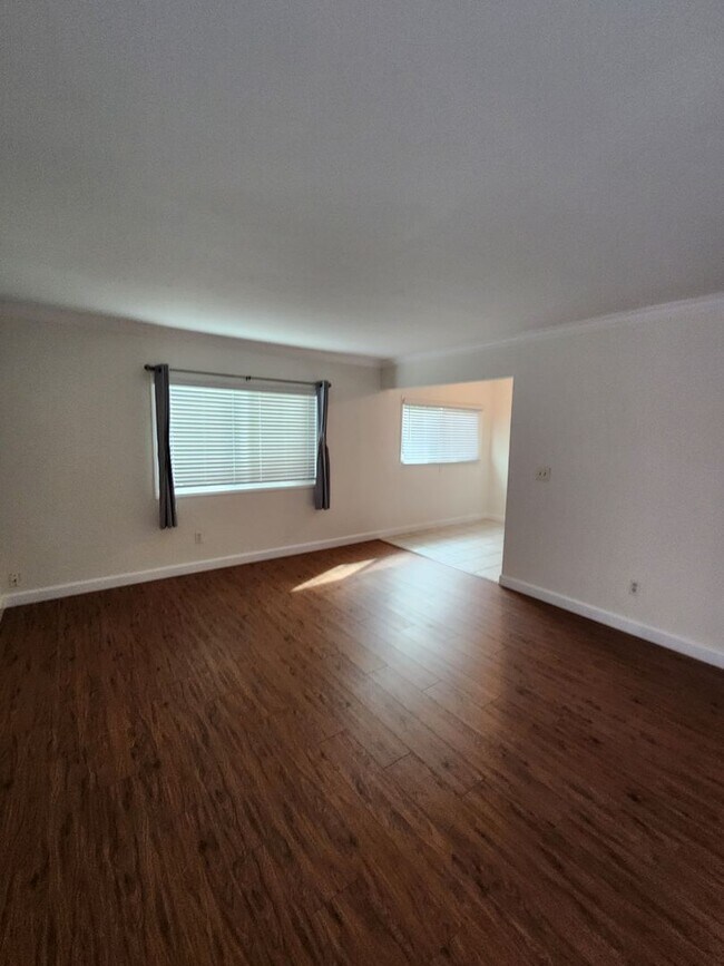 Foto del edificio - Remodeled 2 Bedroom Condo
