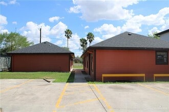 Building Photo - 1408 Pine St