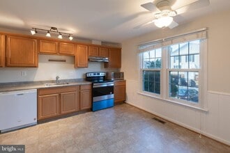 Building Photo - 8132 Sleepy View Ln