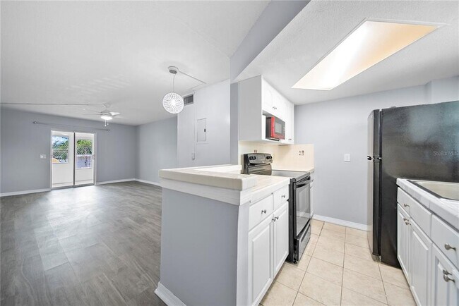 Building Photo - 4747 Azalea Dr