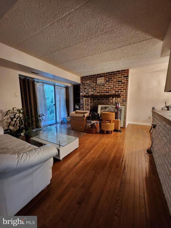 Building Photo - 1109 Deer Run