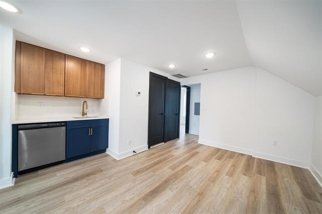 Foto del edificio - 169 Webster Ave