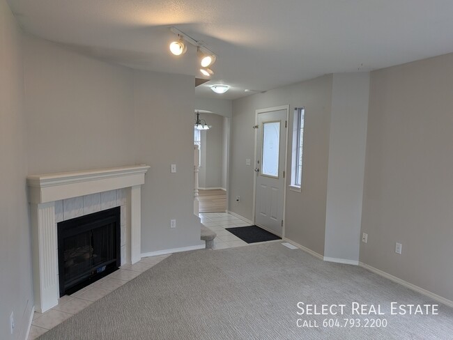 Building Photo - 9457 Broadway