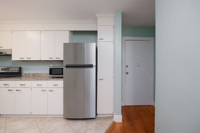 Foto del edificio - 4050 Forest Hill Ave