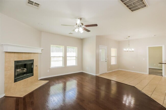 Foto del edificio - 10416 Westover Ave