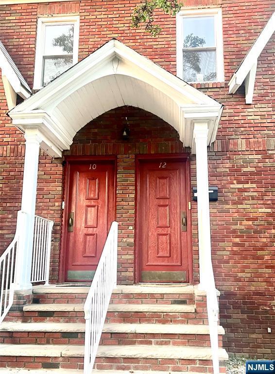 Building Photo - 10-12-12 Morton Pl